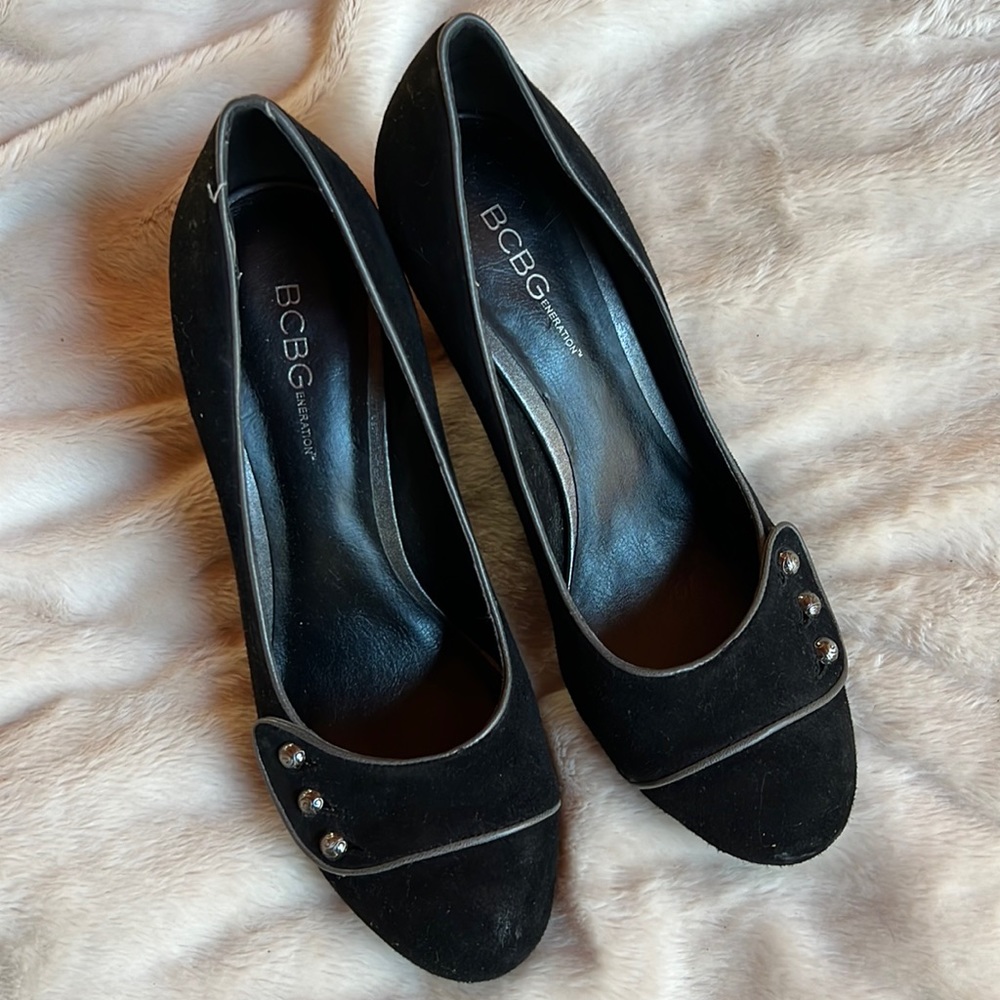 Never worn Black 3.5 in BCBG Wedge Suede